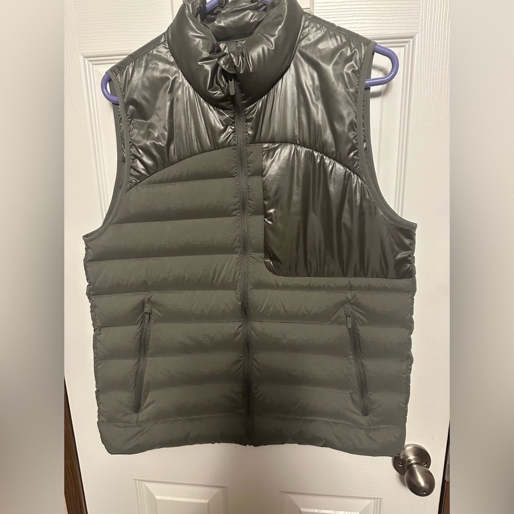 Women's Lululemon  Sleek Green Puffer Vest